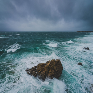 Image by Aurélien-Barre titled ’rocks, ocean, waves’. Source: Pixabay