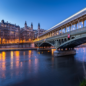 Image by pierre9x6 titled ’bridge, river, metro’. Source: Pixabay